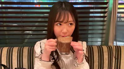 Se is in freon dy't hearde ta deselde klup oan de universiteit. En sy is de meast oantreklike famke yn de club. Dit is in Japanske sexy sfear.